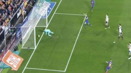 Ακύρωσαν γκολ του Μέσι ενώ η μπάλα είχε περάσει μισό μέτρο τη γραμμή