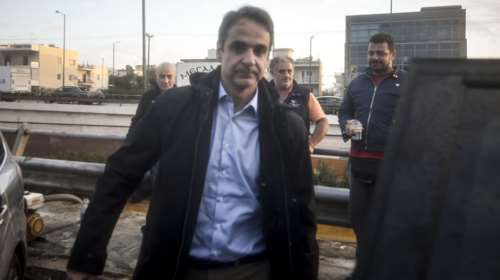 Στους πλημμυροπαθείς της Μάνδρας ο Κυριάκος Μητσοτάκης