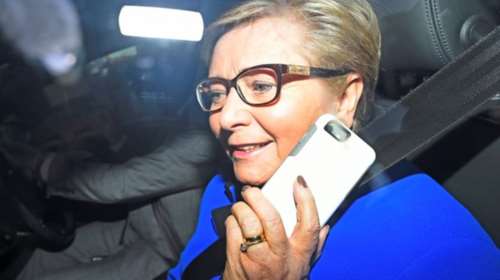 Παραιτήθηκε η αντιπρόεδρος της ιρλανδικής κυβέρνησης