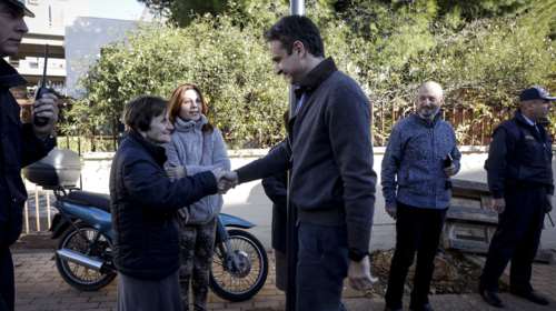 Στη Μάνδρα ο Κυριάκος Μητσοτάκης