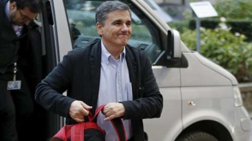 Γιατί ξανάρχισε το κάπνισμα ο Ευκλείδης Τσακαλώτος;