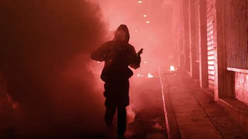 «Πόλεμος» μολότοφ ξανά στα Εξάρχεια