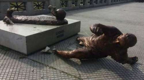 Κατέστρεψαν γλυπτό του Μέσι στο Μπουένος Άιρες