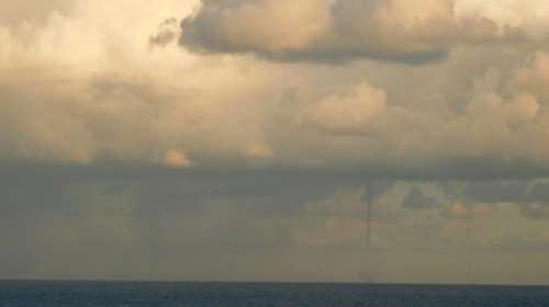 Εντυπωσιακοί υδροστρόβιλοι εμφανίστηκαν ξανά στην Κρήτη (φωτογραφίες)