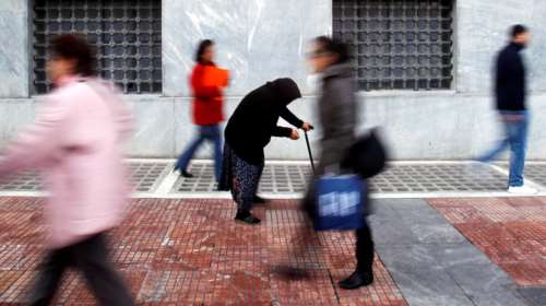 Εξαφανίζεται η μεσαία τάξη - υπό φτωχοποίηση 700.000 Ελληνες