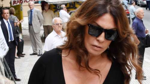 Στο νοσοκομείο με διάσειση μετά από σοβαρό τροχαίο η Βάνα Μπάρμπα