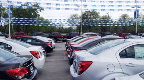 Γιορτάζει και η αγορά αυτοκινήτου λόγω Χριστουγέννων