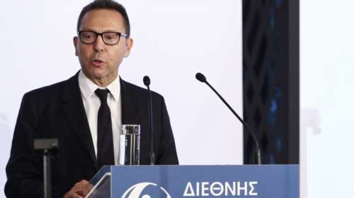 Ομιλία Στουρνάρα για την «αλα καρτ» σχέση με τους θεσμούς