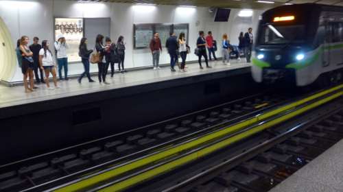 «Αγιο» είχε ο 55χρονος που  έπεσε στις ράγες του μετρό