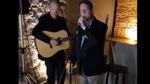 Ο Αναστασιάδης τραγουδάει... Χατζή στους δημοσιογράφους [ΒΙΝΤΕΟ]