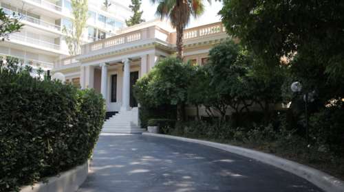 Συνάντηση Τσίπρα με βουλευτές των νησιών για το θέμα του ΦΠΑ