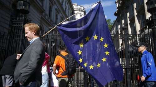 Bloomberg: Σε ιστορικό υψηλό ακροδεξιοί και λαϊκιστές στην ΕΕ