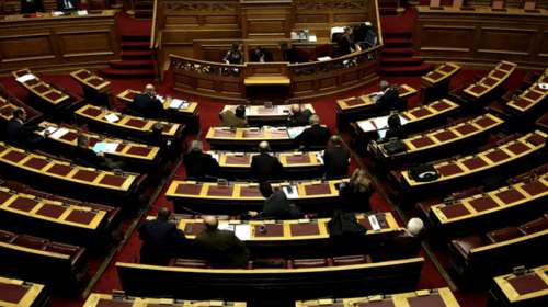 «Μετωπική» Βέττα-Δένδια στη Βουλή για τον προϋπολογισμό