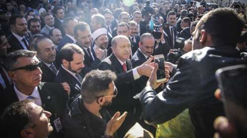 Κομοτηνή: Ο Ερντογάν μοίρασε... tablet στους καθηγητές του σχολείου