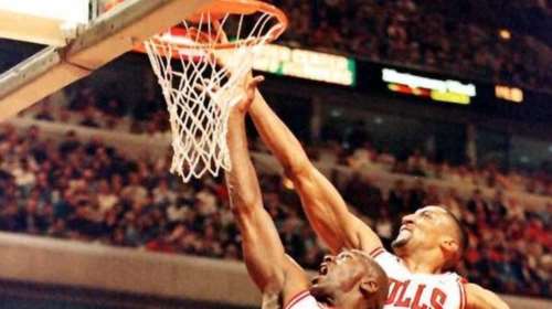 Ο Σκότι Πίπεν &quot;αποκαθήλωσε&quot; Τζόρνταν και ...ψηφίζει Λεμπρόν [βίντεο]