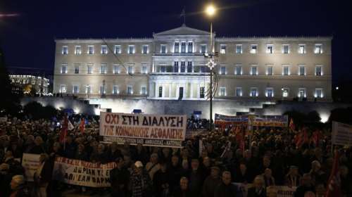 Μεγάλη συγκέντρωση συνταξιούχων στο κέντρο της Αθήνας