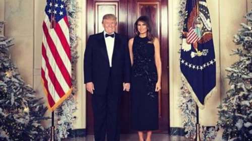 Το Χριστουγεννιάτικο πορτρέτο των Τραμπ στον Λευκό Οίκο - Πως σχολιάστηκε;