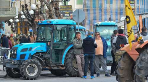 Τα τρακτέρ στους δρόμους: Η κυβέρνηση θα μας βρει απέναντί της