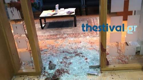 Καταδρομική έφοδος κουκουλοφόρων στην πρυτανεία του ΠΑ.ΜΑΚ.