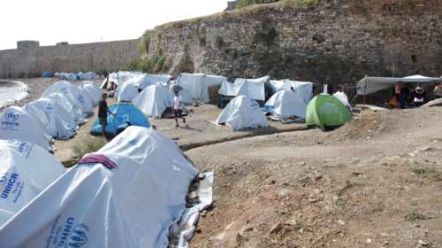 Μπλόκαραν τη μεταφορά οικίσκων στο hotspot της ΒΙΑΛ στη Χίο