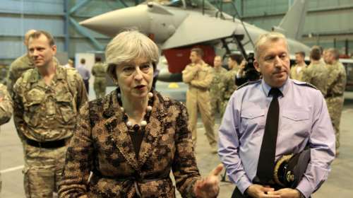 Στην Κύπρο η Τερέζα Μέι, σκληρό μήνυμα κατά Ρωσίας