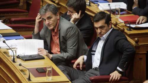 Επιχείρηση καμουφλάζ στα σκληρά μέτρα με επιδόματα και λοταρίες