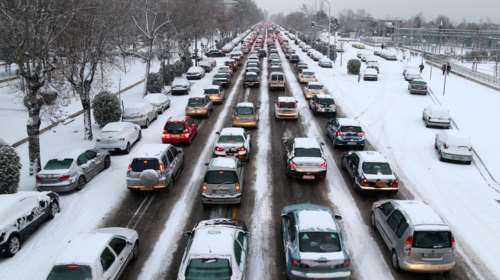 Μαζική έξοδος με χιονιά, πού έχει διακοπεί η κυκλοφορία