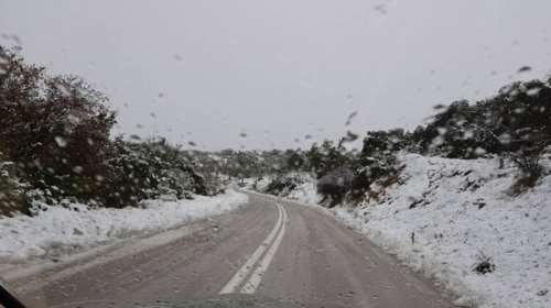 Αίγιο: 80χρονη γυναίκα βρέθηκε νεκρή, θαμμένη στο χιόνι - Την έψαχναν ώρες