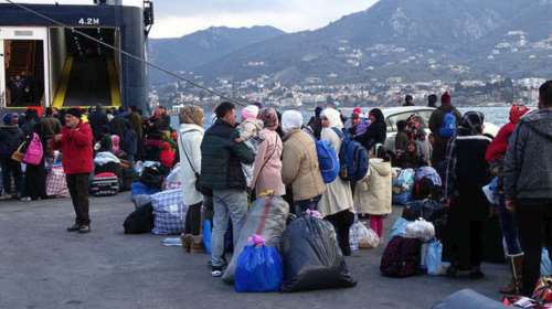 DW: Η Γερμανία δεν τηρεί τις δεσμεύσεις της στην Ελλάδα για τους πρόσφυγες