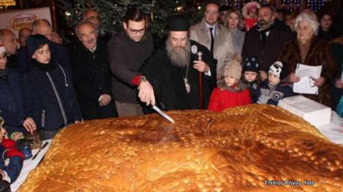 Χριστόψωμο 400 κιλών για το μέλωμα του Χριστού στην Αρναία Χαλκιδικής ΦΩΤΟ