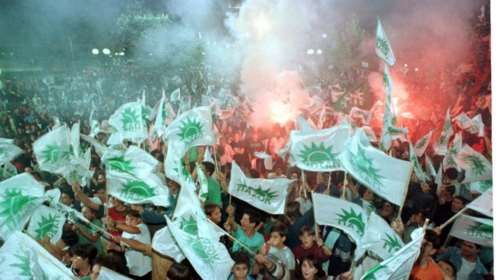 Der Spiegel: «Το ΠΑΣΟΚ συμπαρασύρθηκε από την κρίση»