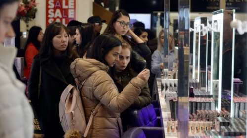 DW: Υπερχρέωση των Βρετανών με κάρτες τις γιορτές