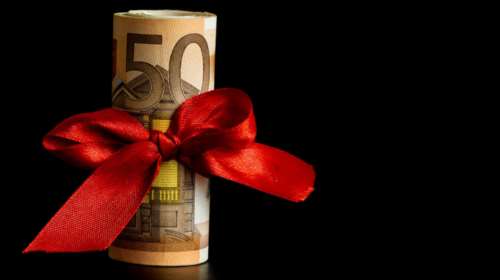 Απίστευτες καταγγελίες: Εργοδότες παίρνουν πίσω το δώρο Χριστουγέννων!