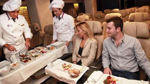 Τα 5 καλύτερα γεύματα σε αεροπορικές εταιρίες - Τι λένε οι ειδικοί