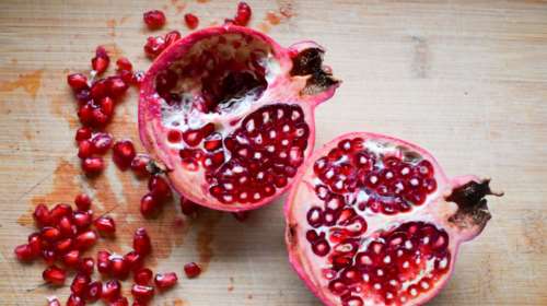 Τα έθιμα της Πρωτοχρονιάς:Η καλή χέρα, η πέτρα, το ρόδι και η ασκελετούρα: