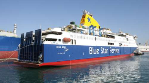 Το Blue Star Delos το πρώτο πλοίο που έδεσε στον Πειραιά το 2018