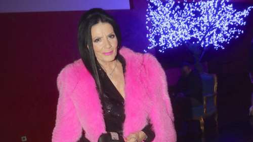 Η Σαπουντζάκη υποδέχτηκε τον 85ο χρόνο της ζωής της με ροζ γούνα &amp; 12ποντα