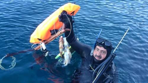 Πρωτοχρονιά με ...ψαροντούφεκο στη Μακρόνησο για τον Πολάκη