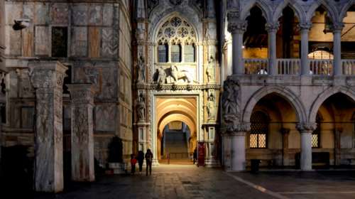 Κλοπή στη Βενετία: «Σήκωσαν» πολύτιμους λίθους από έκθεση