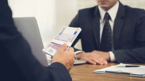 Ποινική δίωξη για δωροδοκία 210.000 ευρώ στο Μετρό