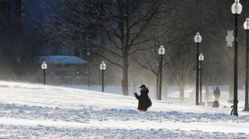 Xάος στις ΗΠΑ από την κακοκαιρία: Το κύμα του χιονιά πάγωσε τα πάντα