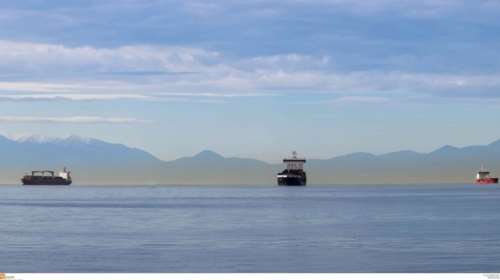 Μικρή θαλάσσια ρύπανση από καταμαράν στη Δραπετσώνα