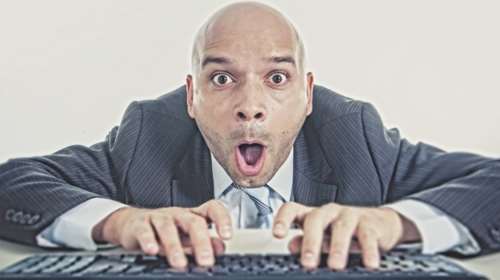 Σε ποιο κοινοβούλιο τα μέλη του βλέπουν καθημερινά πορνό;