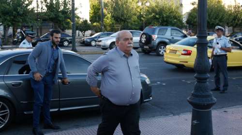 Αντιεξουσιαστές κατέλαβαν χώρο που θα μιλούσε ο Ν. Βούτσης!