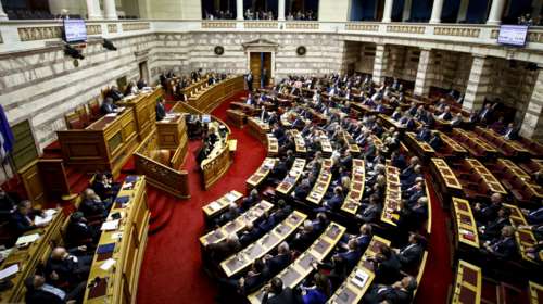 Oι νέες ρυθμίσεις για πλειστηριασμούς, απεργίες και επιδόματα