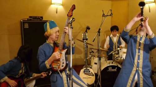 Ιαπωνικό συγκρότημα διασκευάζει το... «Βρε Μελαχρινάκι»! -βίντεο