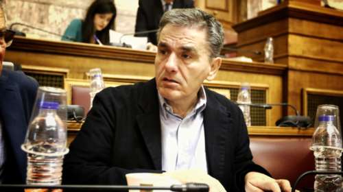 Πρόεδρος Τριτέκνων σε Τσακαλώτο: Μεγαλώστε τα παιδιά σας, με τα λεφτά μας