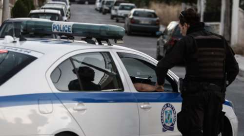 Βρήκαν όπλα &amp; υλικό της Χρυσής Αυγής στα σπίτια των νεοφασιστών