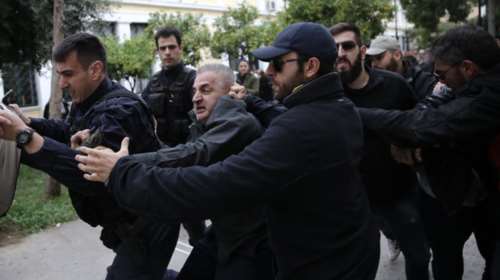 Ο δολοφόνος της Ζέμπερη εμπλέκει τώρα και δύο αστυνομικούς