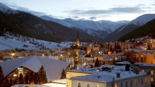 Reuters: Μαγευτικές φωτογραφίες από το χιονισμένο Νταβός